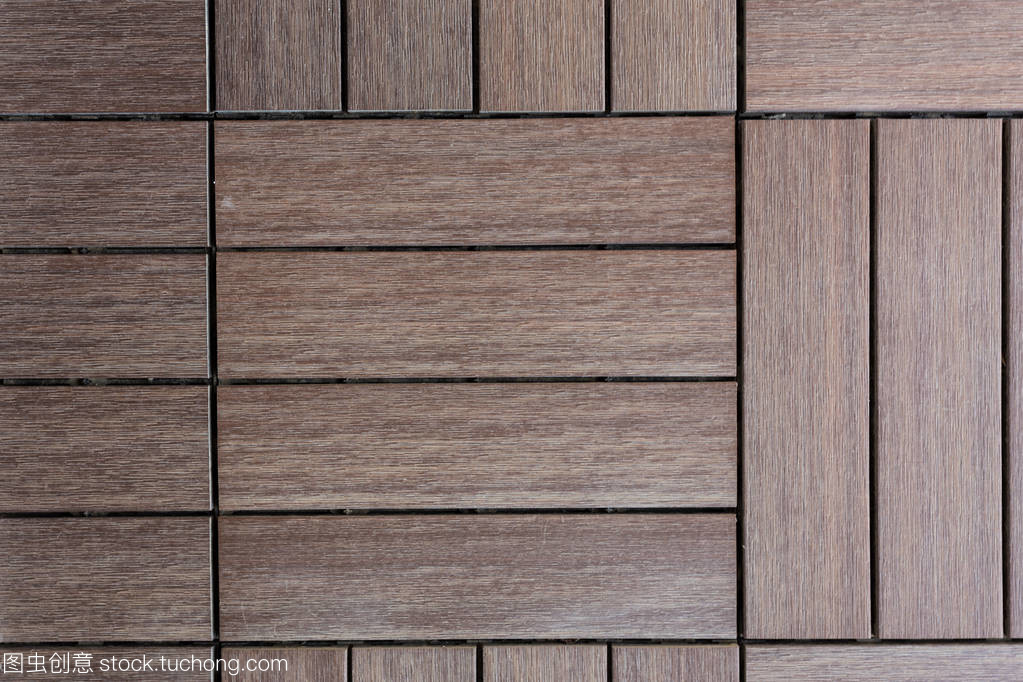 黑暗的木地板 靜謐的奢華與詩(shī)意的棲居